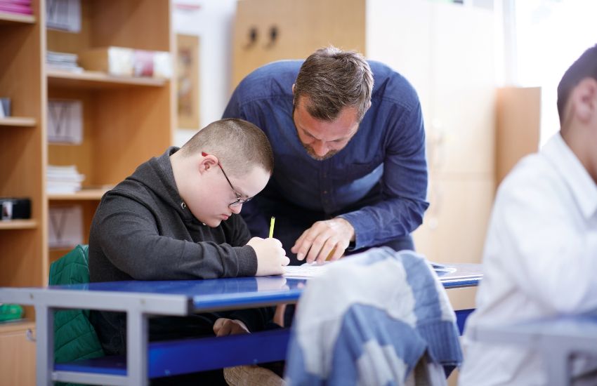 Man helping participant
